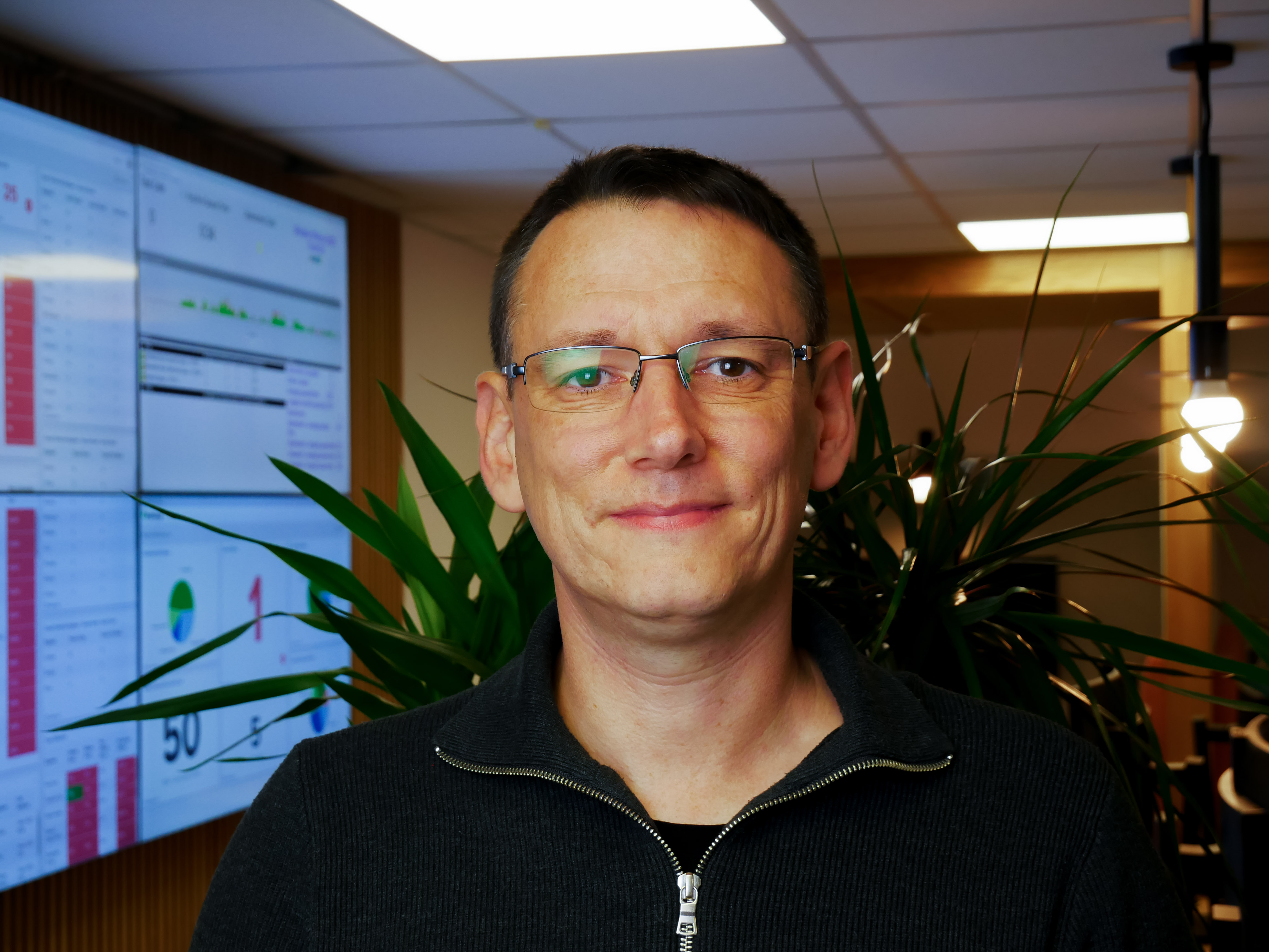 Headshot - Tom Lovell